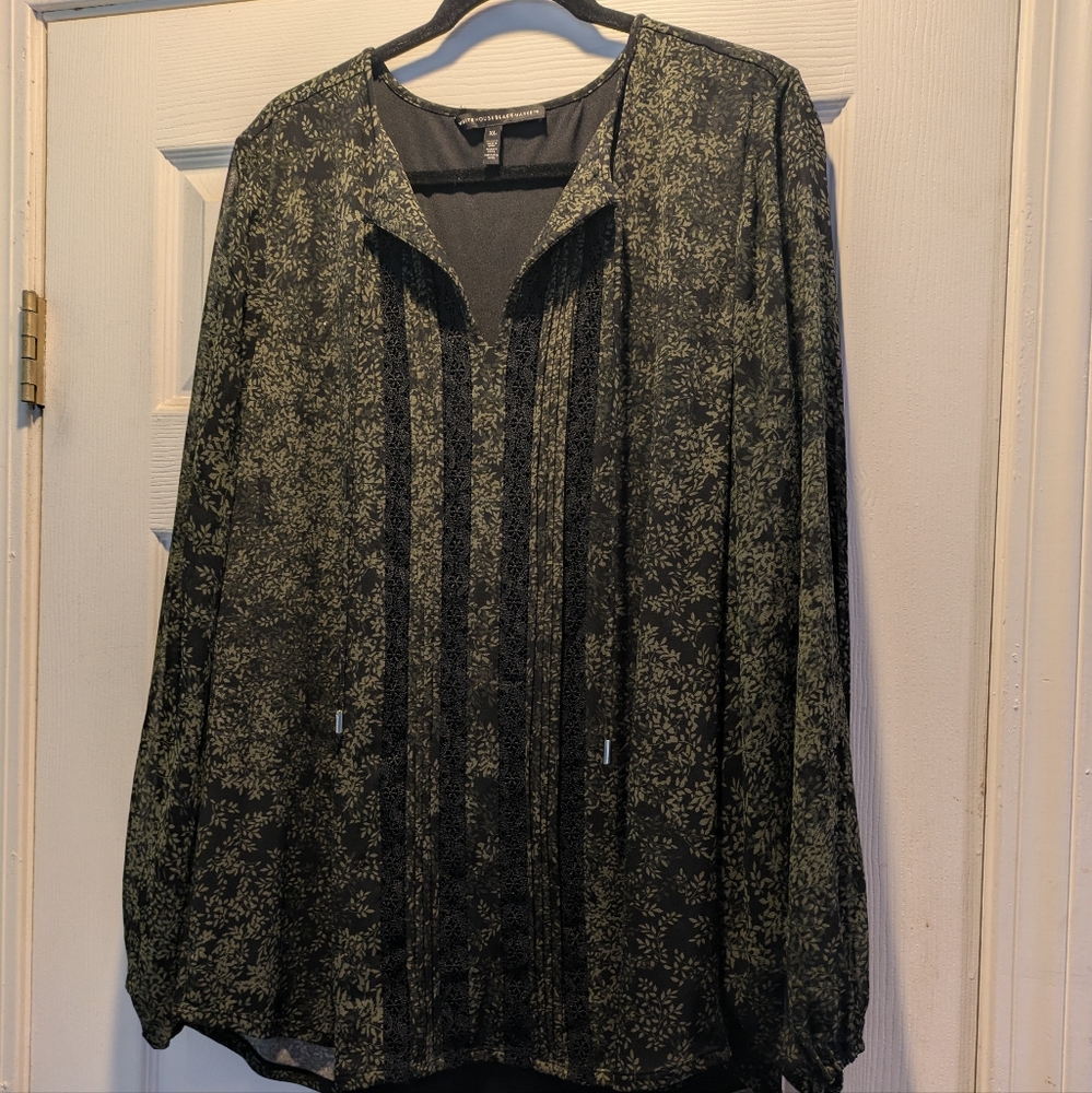 White House Black Market Black and Green Floral  Blouse  XL NWOT